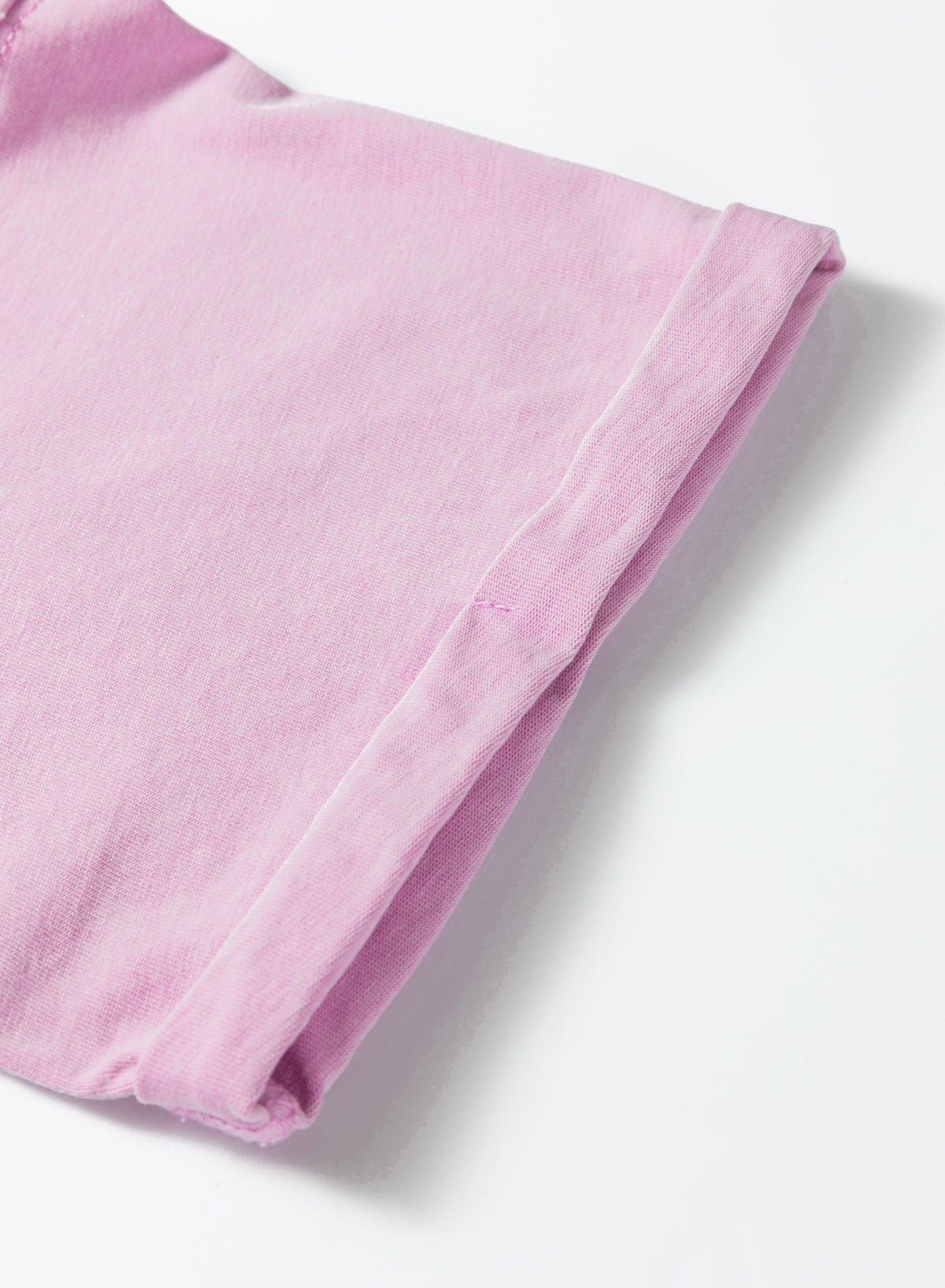 T-shirt ampia con lavaggio minerale e spalla scesa
