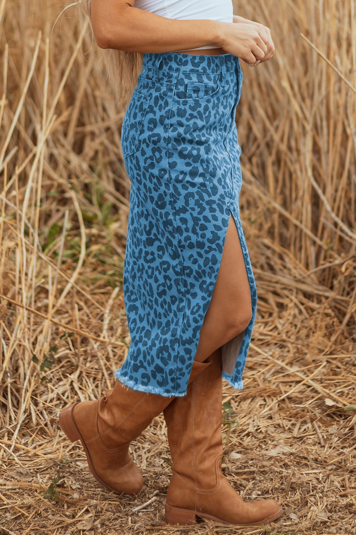 Gonna Midi in Denim Leopardata con Spacco e Orlo Sfilacciato