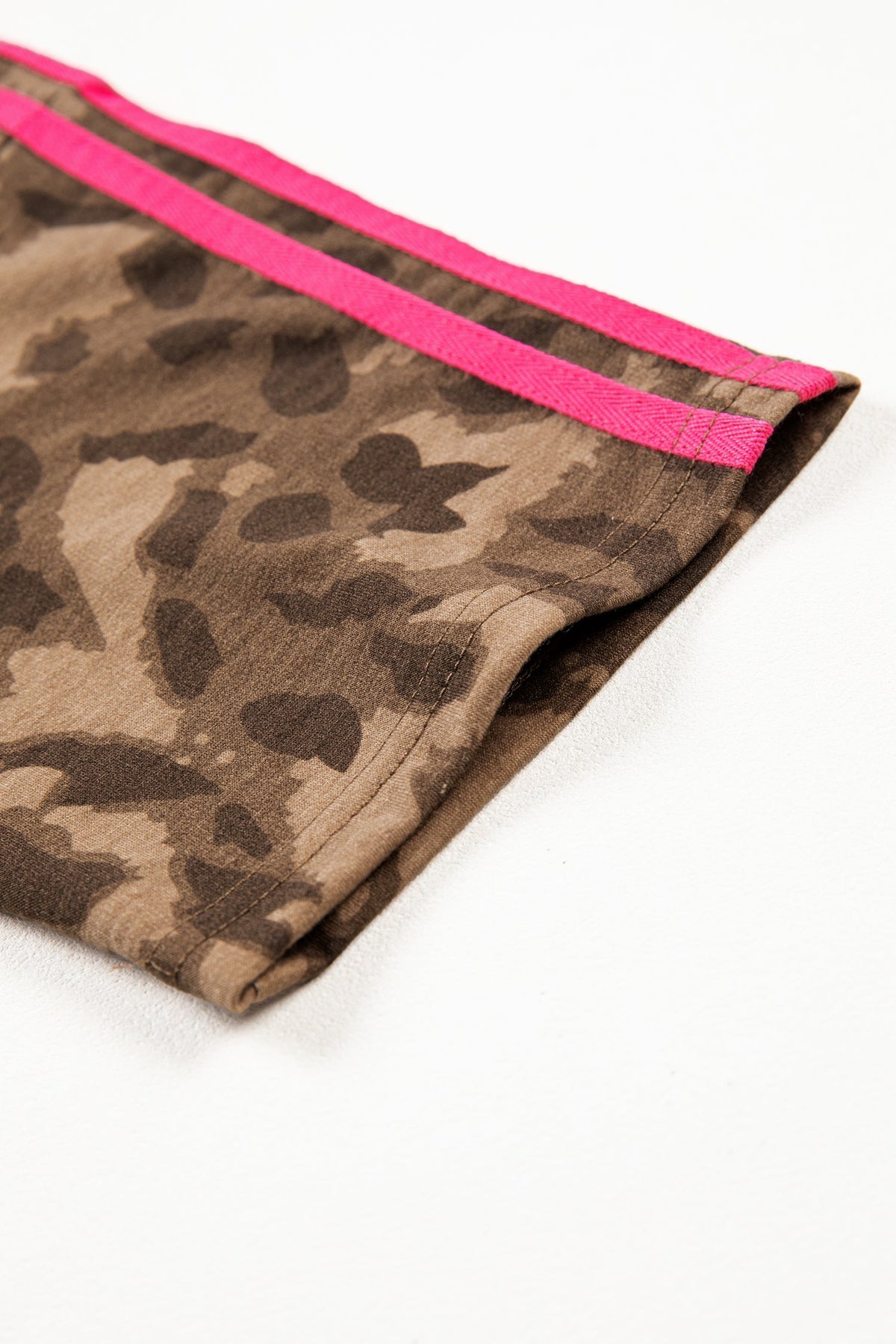 Vestito Mini a T-shirt Marrone con Stampa Leopardata e Tasche