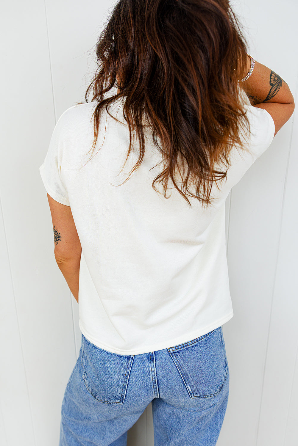 T-shirt in cotone con fiocco leopardato ricamato e girocollo