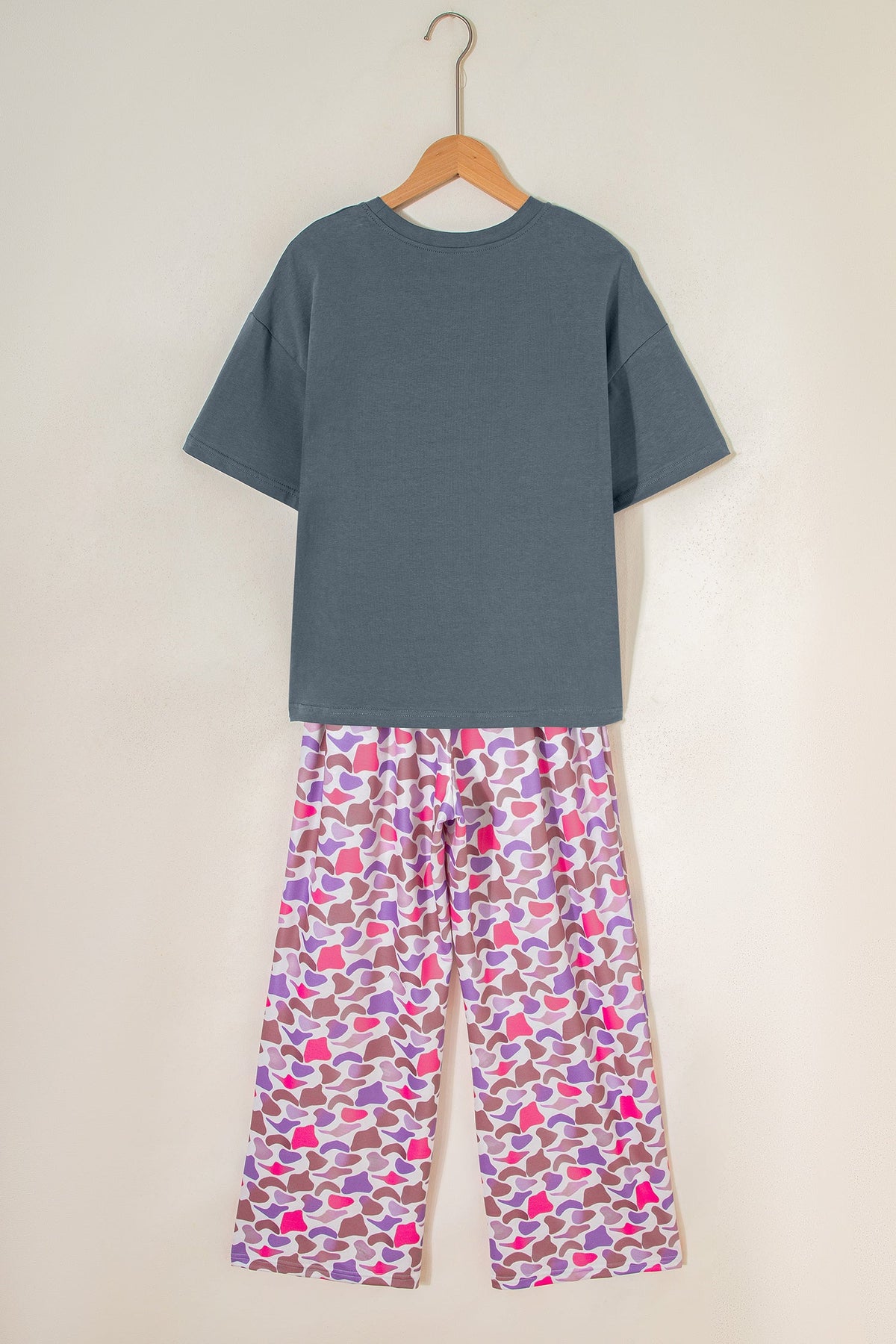 Set Coordinato Grigio Medio con T-shirt MAMA e Pantaloni Mimetici