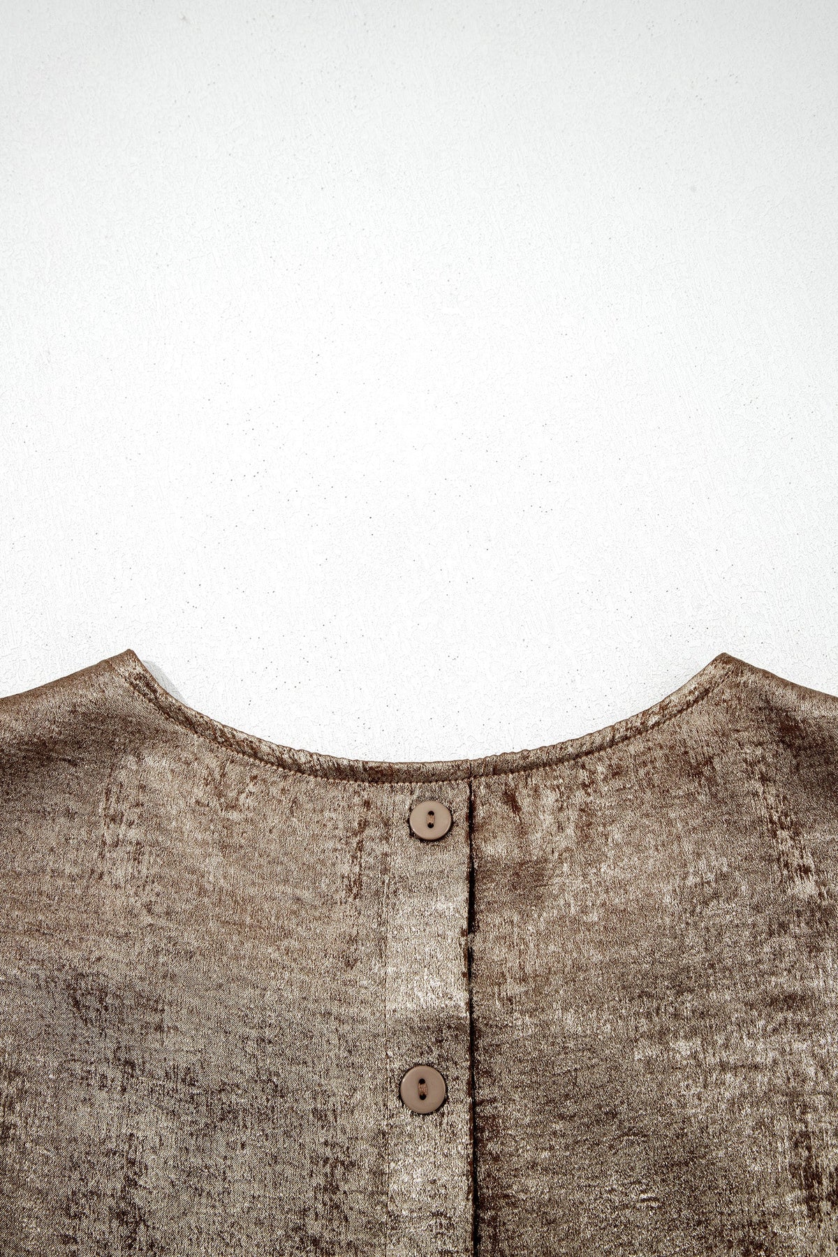 Top Smanicato Metallizzato Oro con Scollo Rotondo e Volant