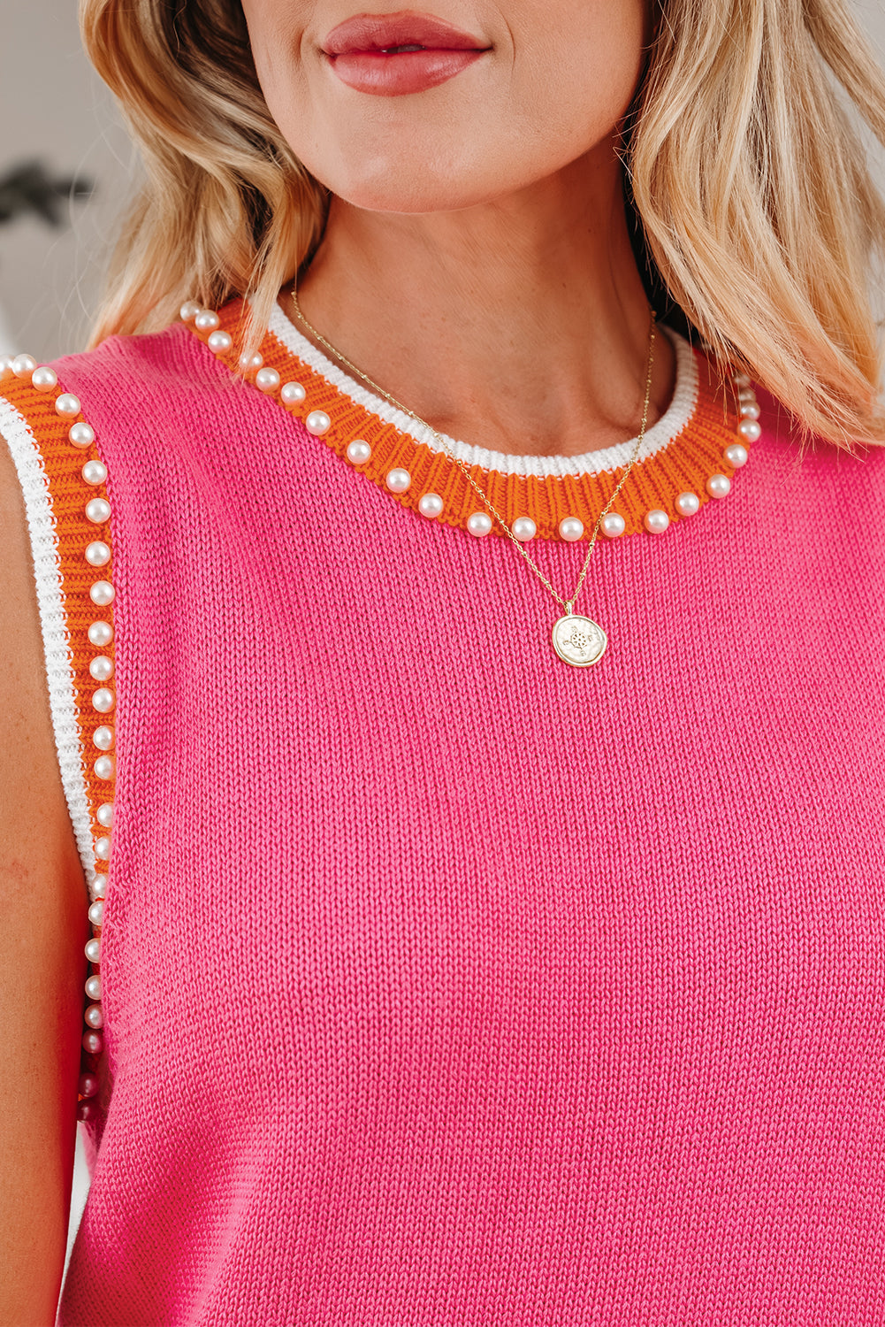 Top in Maglia Smanicato con Perle e Bordi a Contrasto - Rosa Acceso
