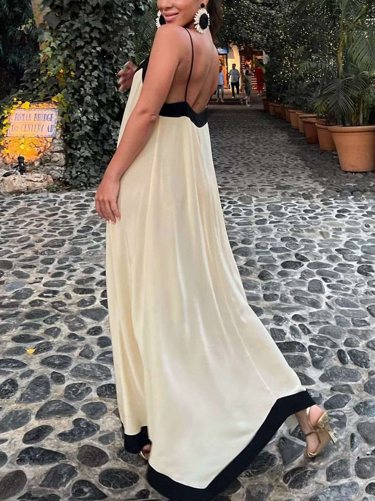 Adeltraud | Abito Maxi con Scollo a V e Dettagli a Contrasto