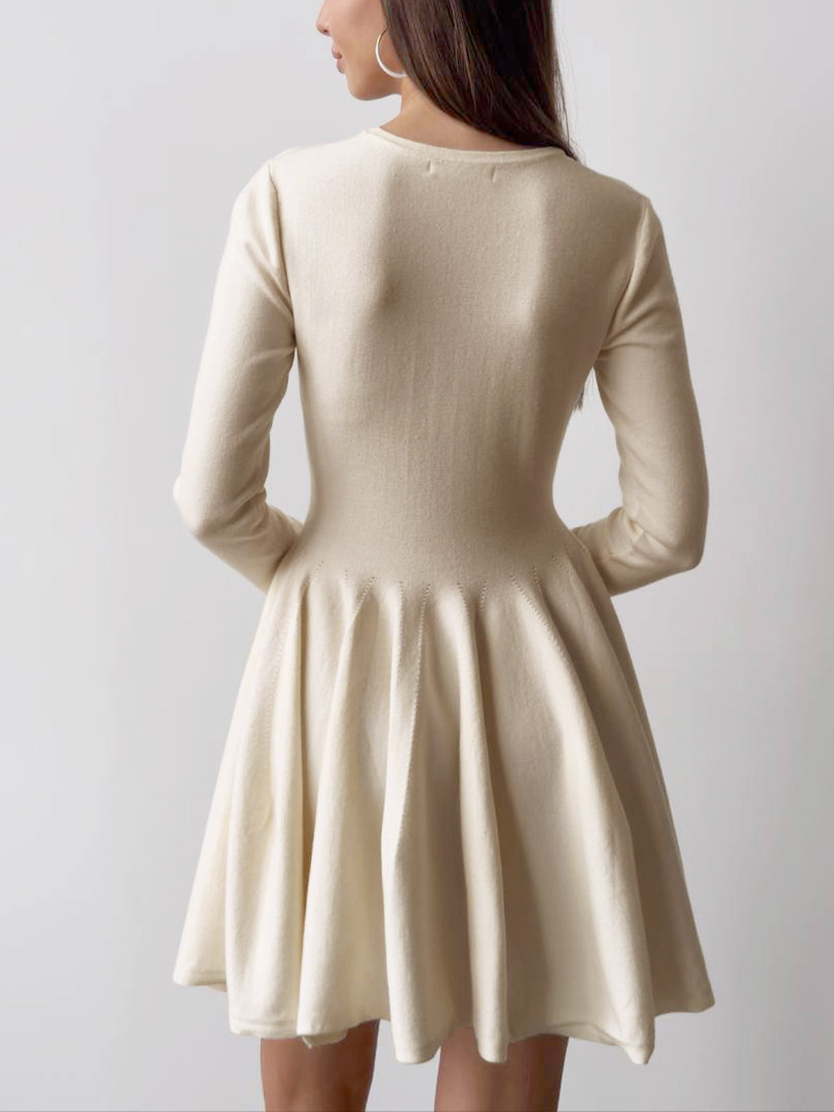 Alina | Elegante Abito Skater da Donna in Crema con Maniche Lunghe