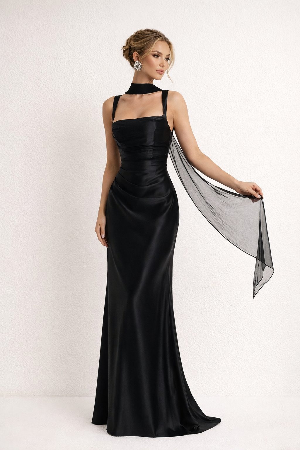 Abito lungo elegante da donna dal taglio aderente senza maniche