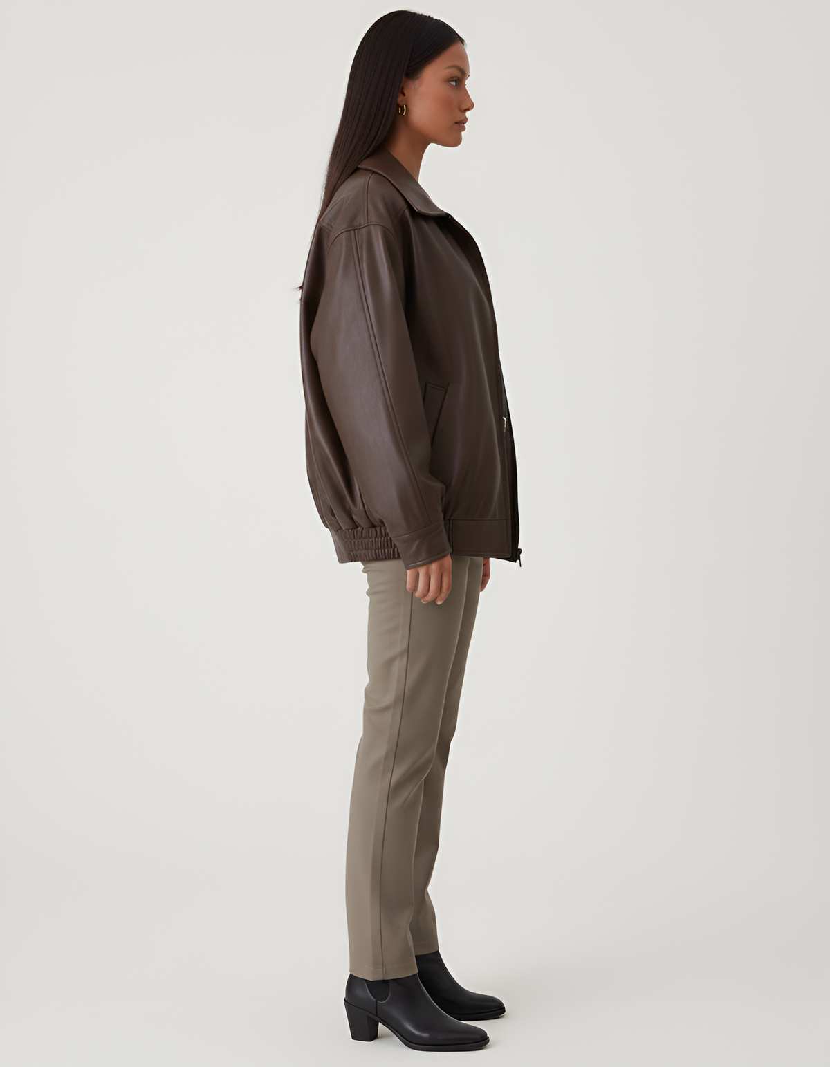 Giacca donna in pelle sintetica con zip e vestibilità regolare