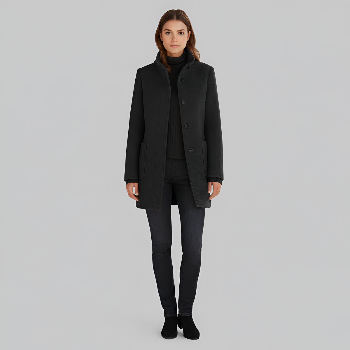Cappotto femminile elegante dal design essenziale