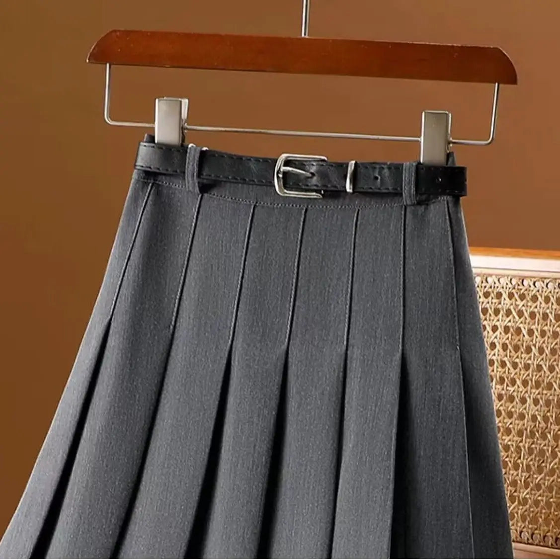 Gonna midi plissettata con cintura da donna - elegante e versatile