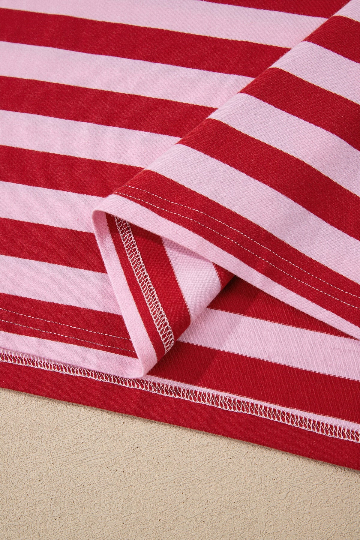 T-shirt Casual a Righe Rosa con Scollo a V