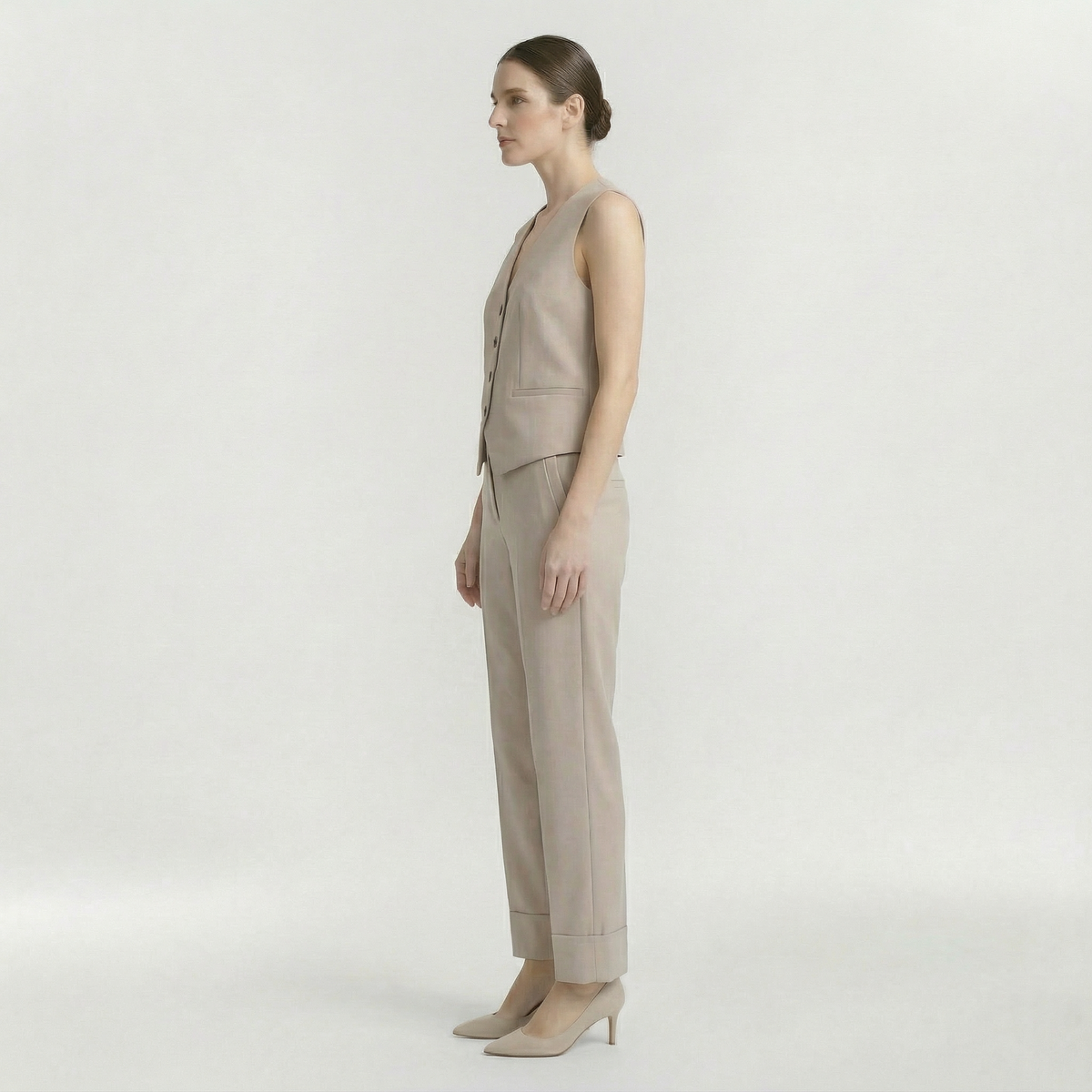 Completo pantalone con gilet senza maniche da donna elegante