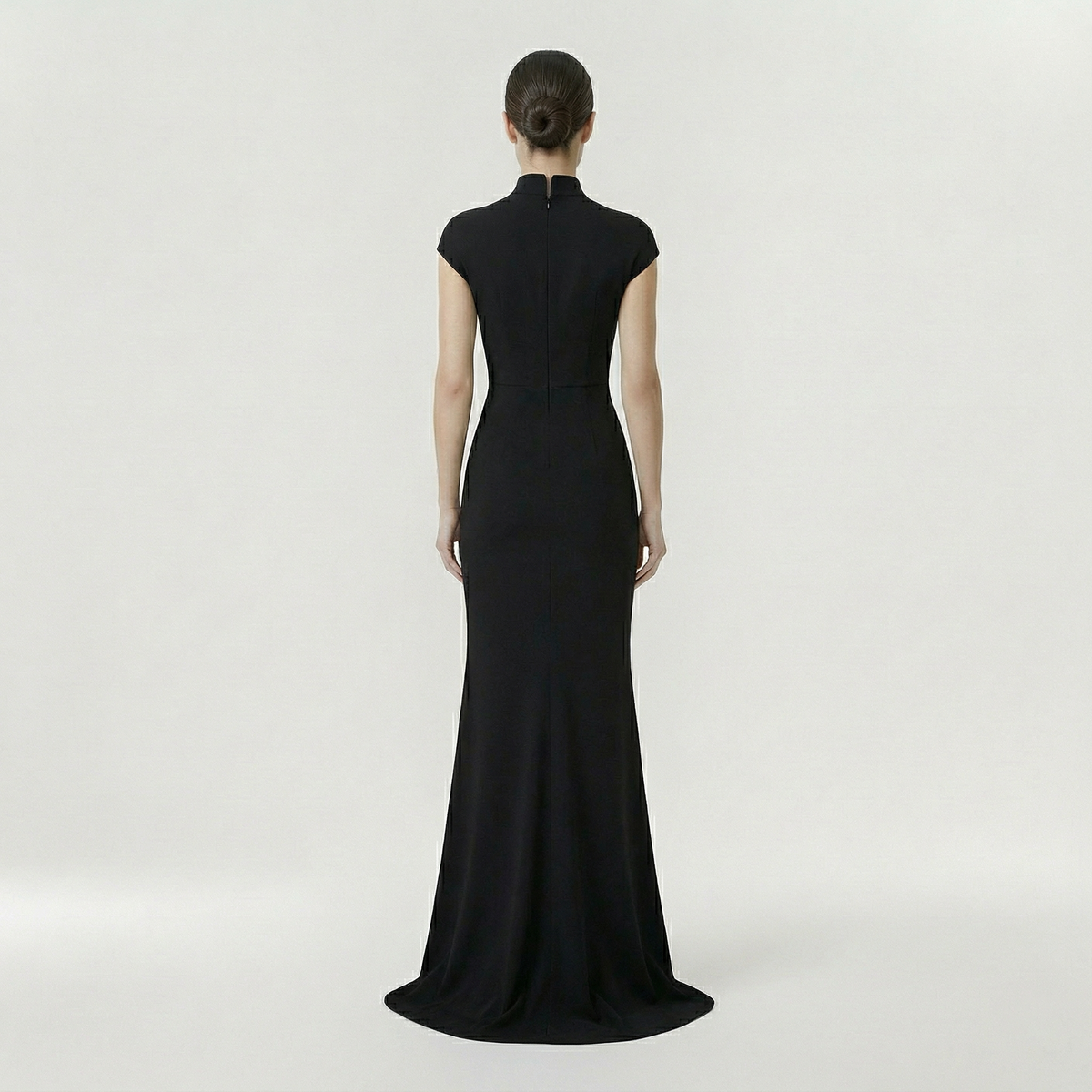Abito lungo aderente con spacco laterale da donna elegante