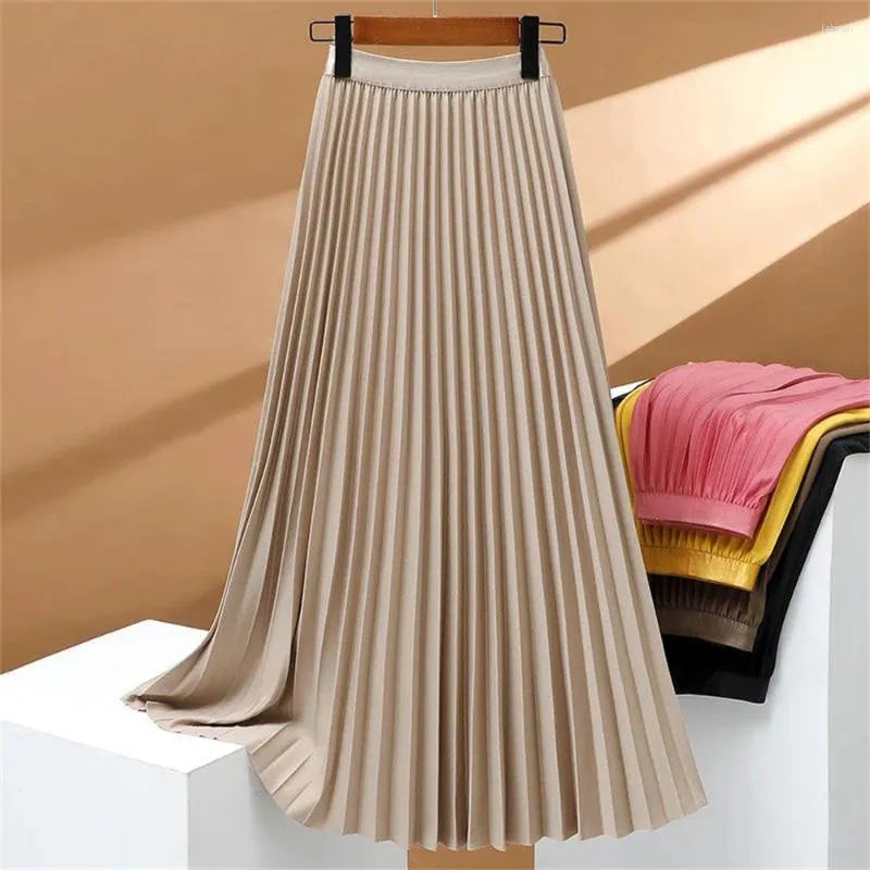 Gonna lunga plissettata elasticizzata a vita alta, elegante e confortevole, perfetta per un look sofisticato e femminile.