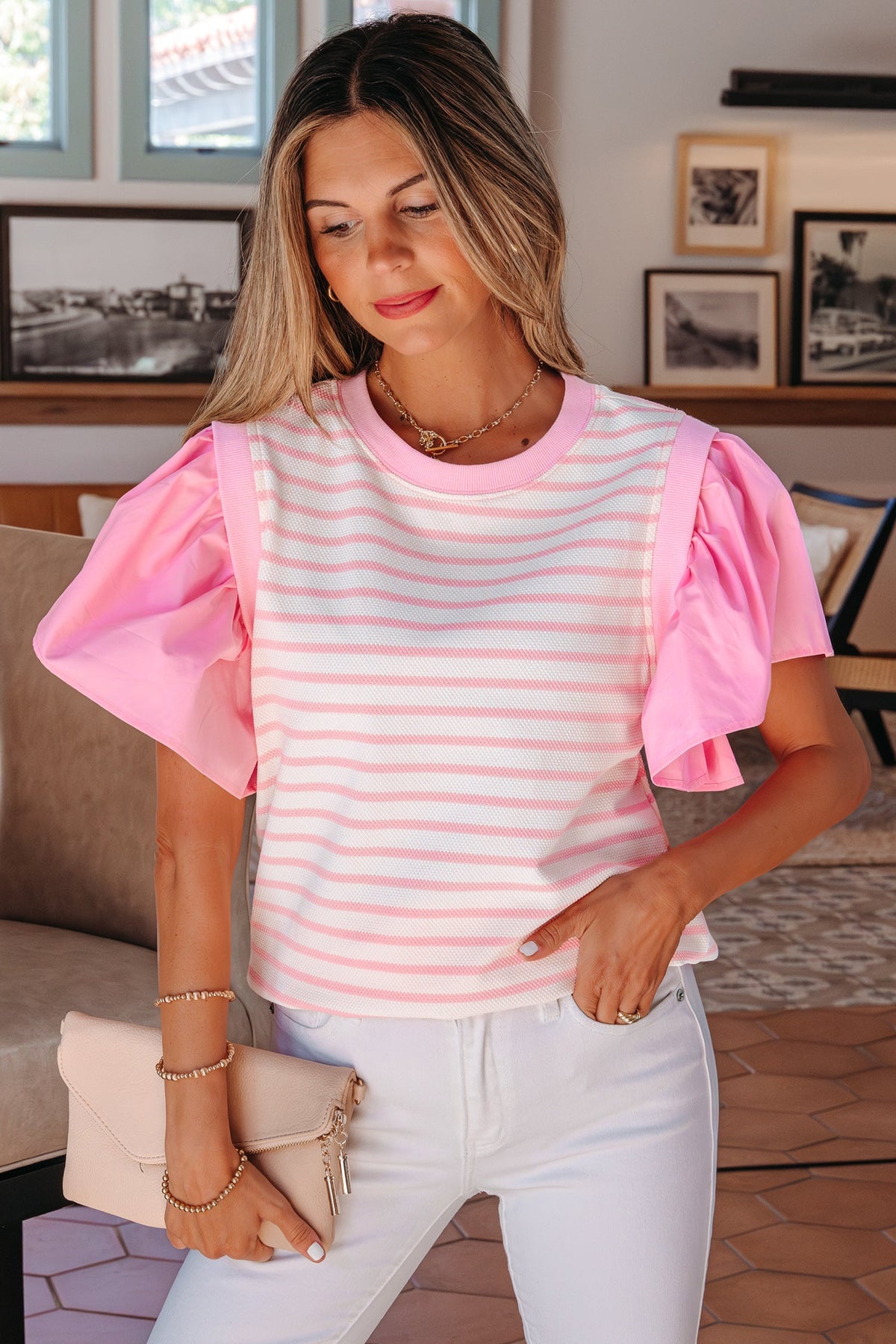 Blusa a Righe Rosa con Maniche Corte a Volant e Patchwork