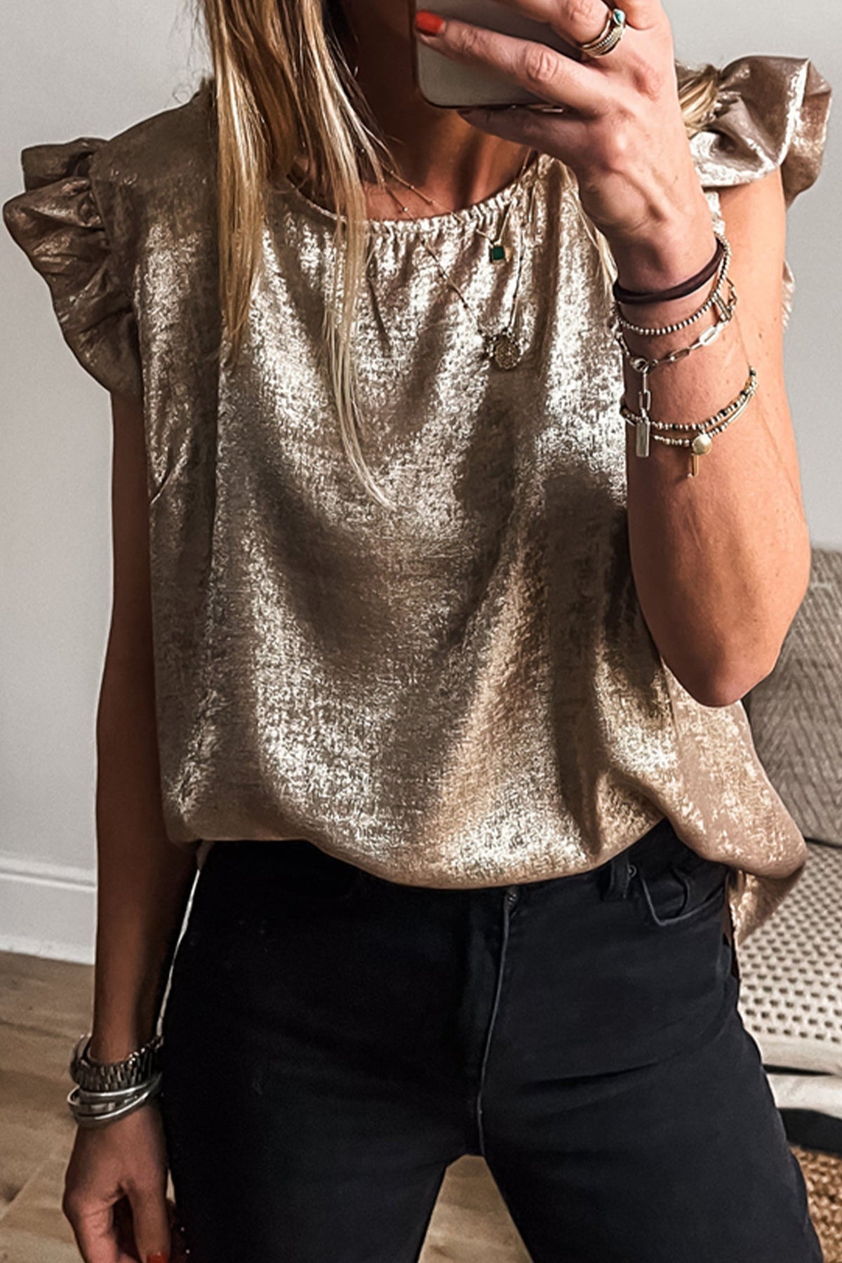 Top Smanicato Metallizzato Oro con Scollo Rotondo e Volant