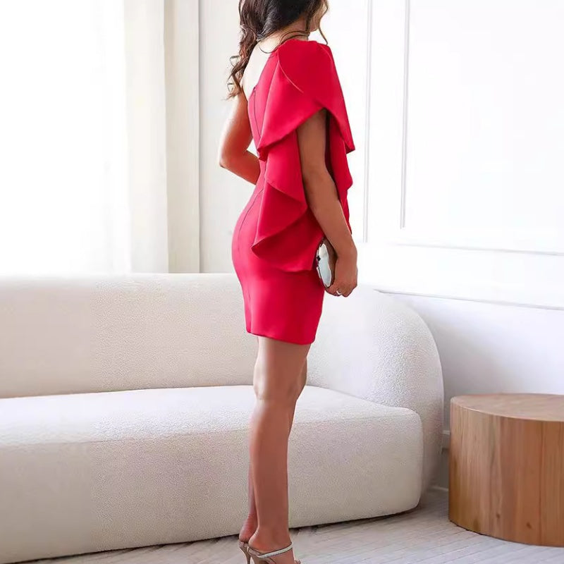 Abito da cocktail dal design elegante e silhouette aderente