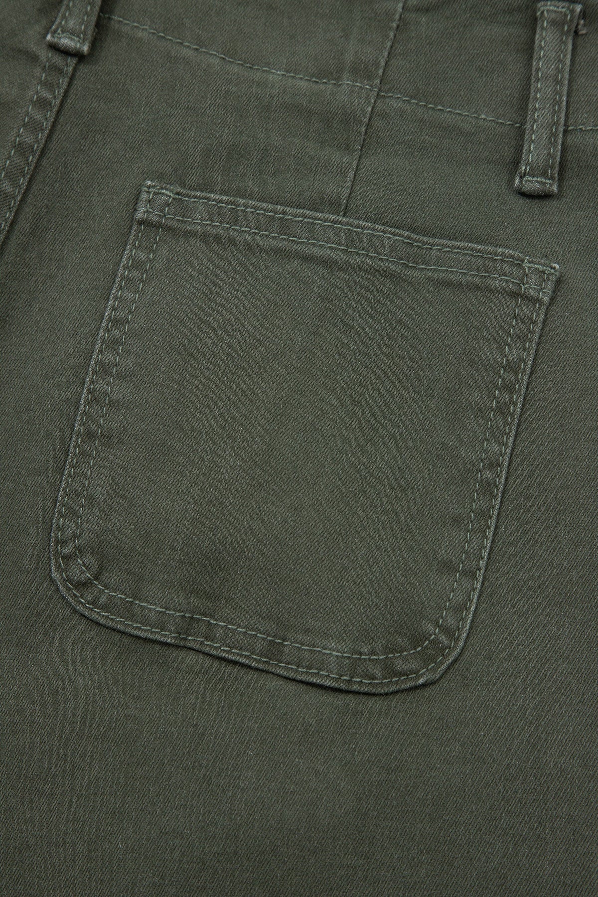 Jeans a zampa a vita alta con 2 bottoni