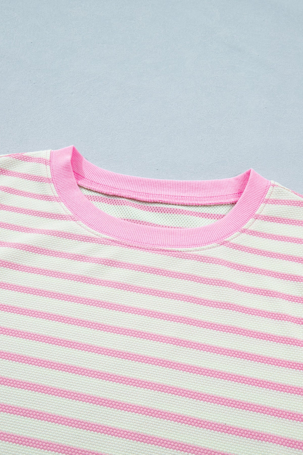 Blusa a Righe Rosa con Maniche Corte a Volant e Patchwork