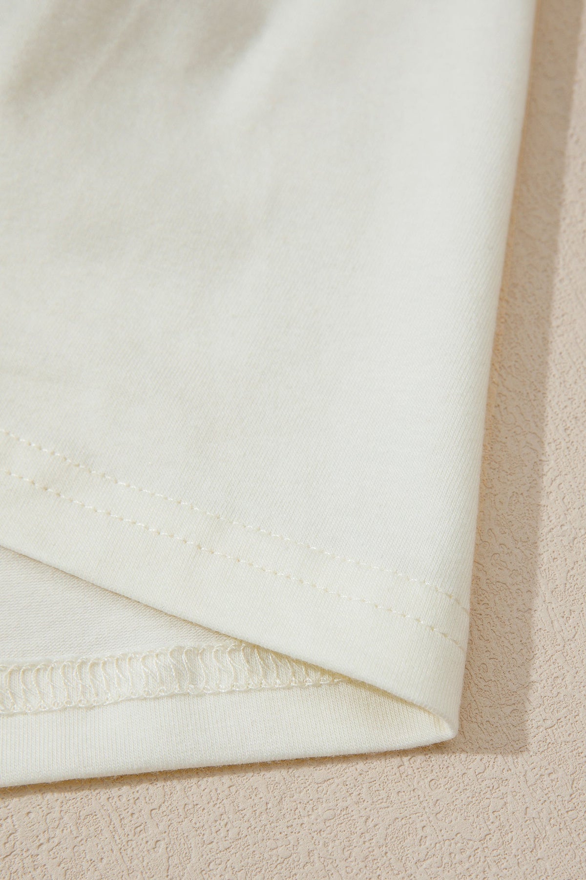 Top a Maniche Lunghe Beige con Patchwork Floreale Retro e Color Block