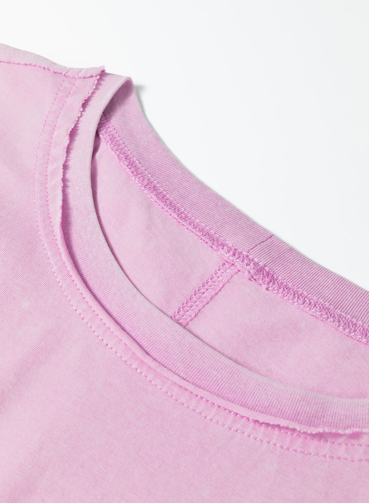 T-shirt ampia con lavaggio minerale e spalla scesa