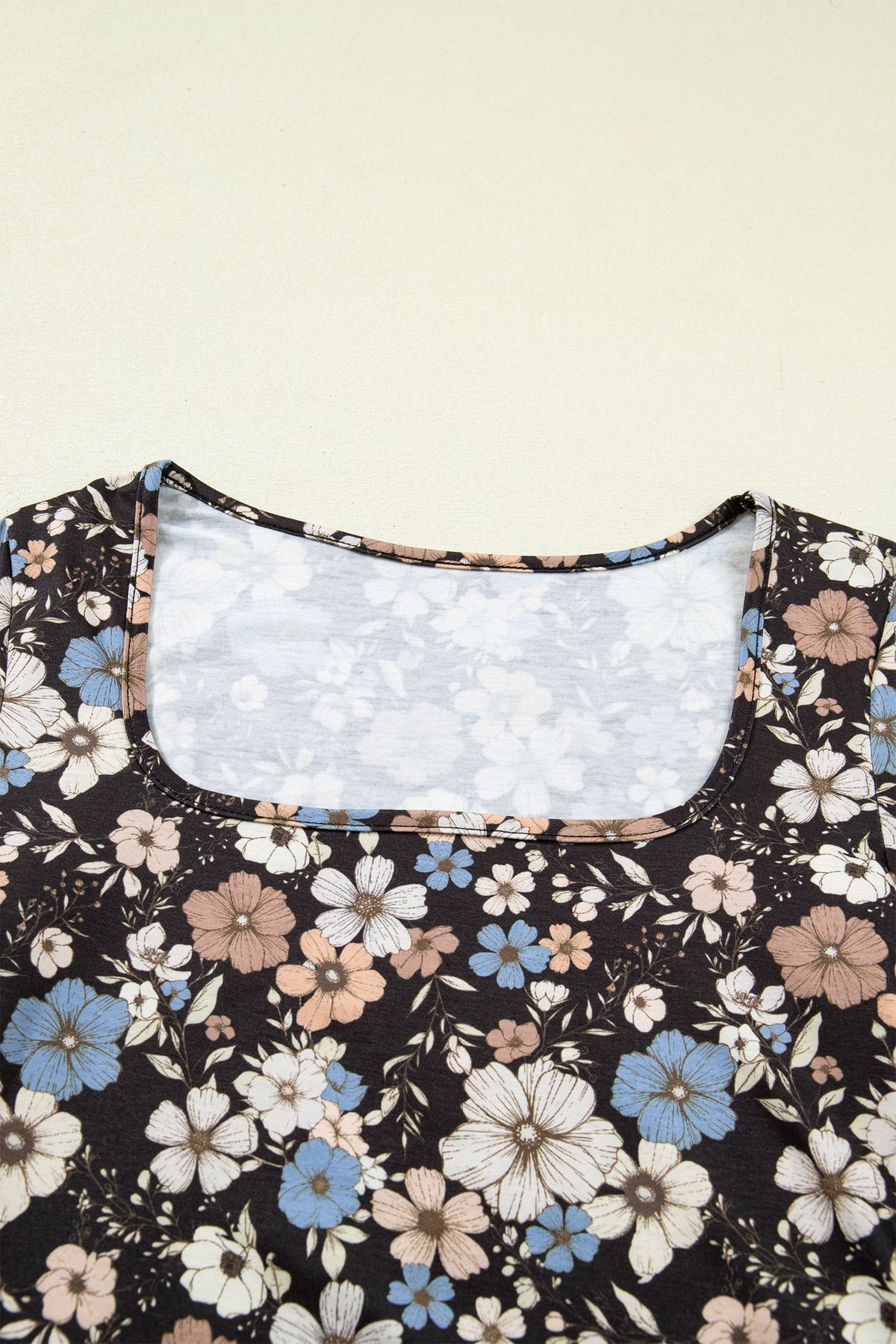T-shirt Slim a Maniche Lunghe con Stampa Floreale Nera