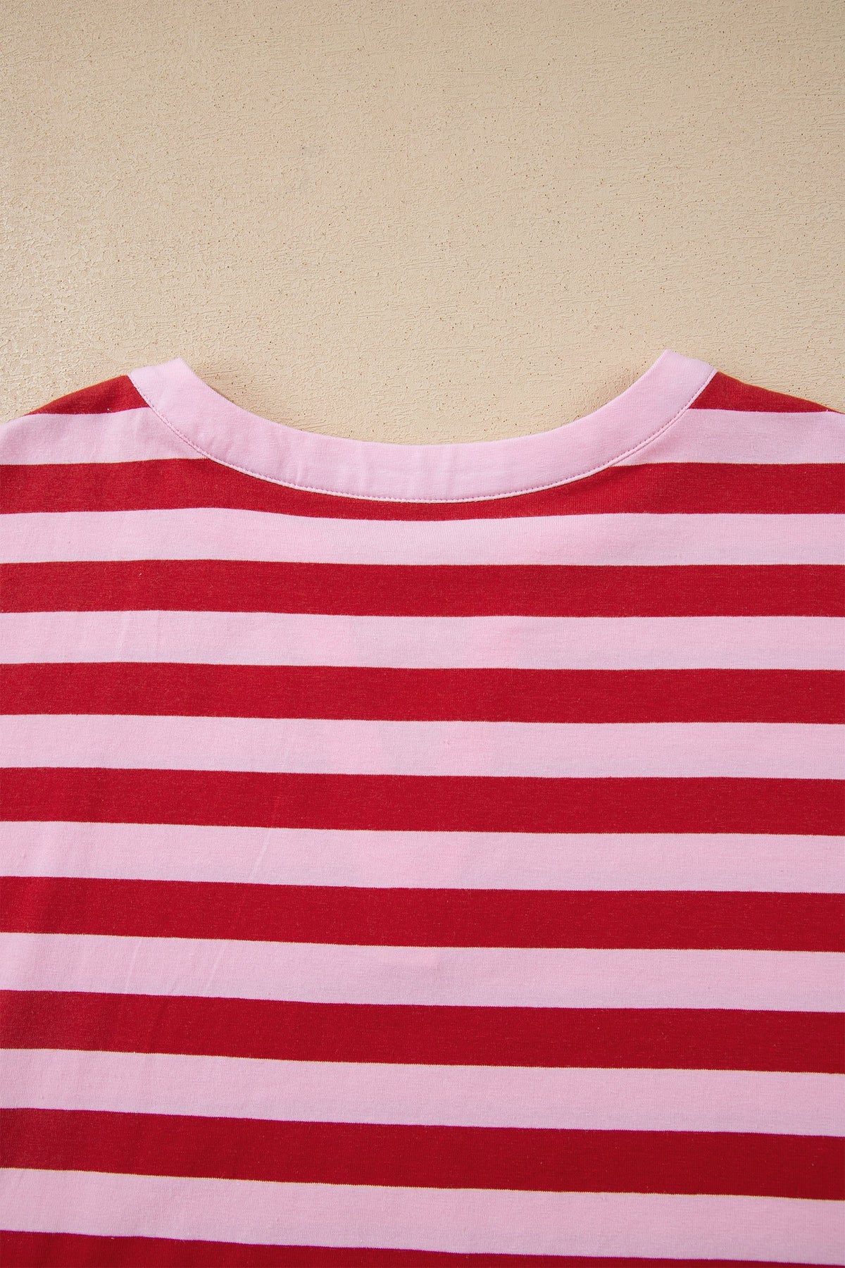 T-shirt Casual a Righe Rosa con Scollo a V