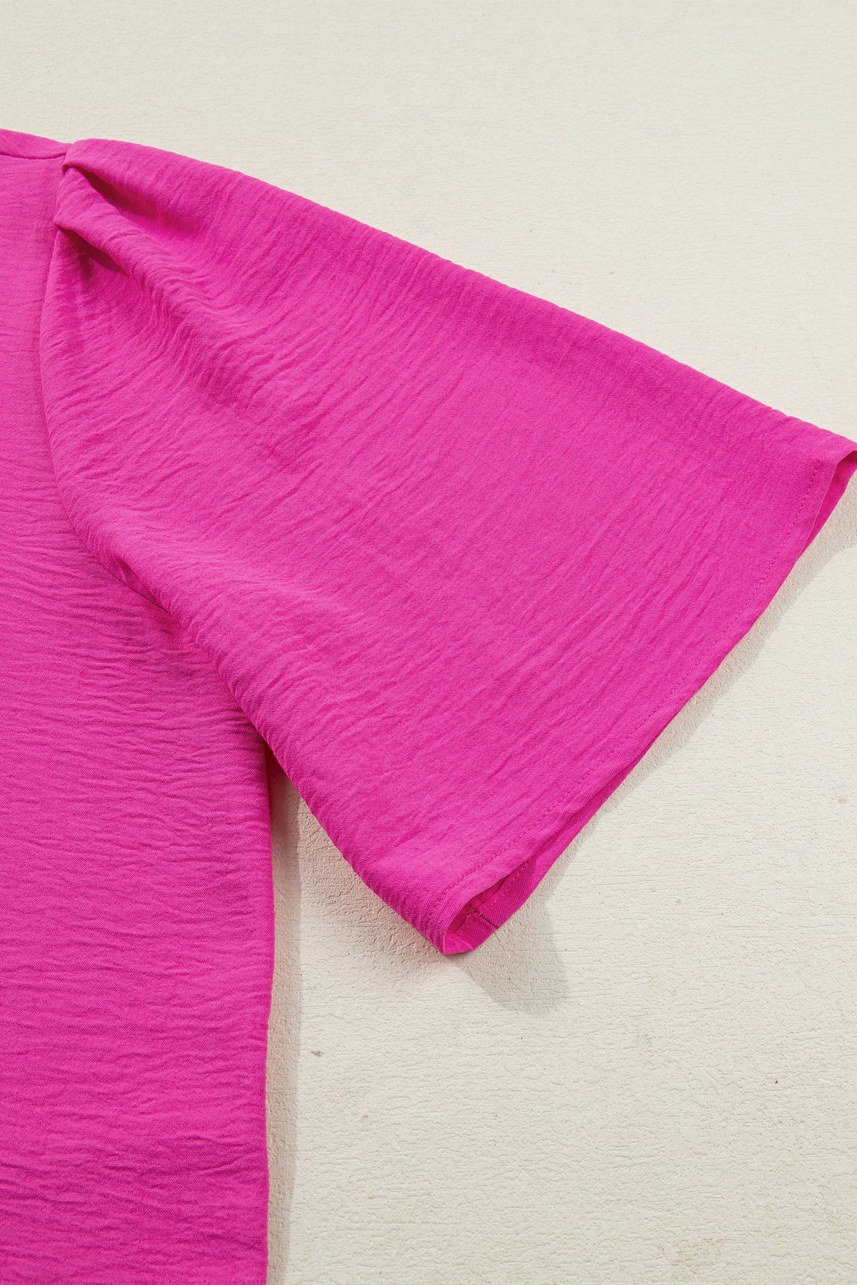 Top a Maniche Corte Ampie con Scollo a V Color Block Rosso Rosa