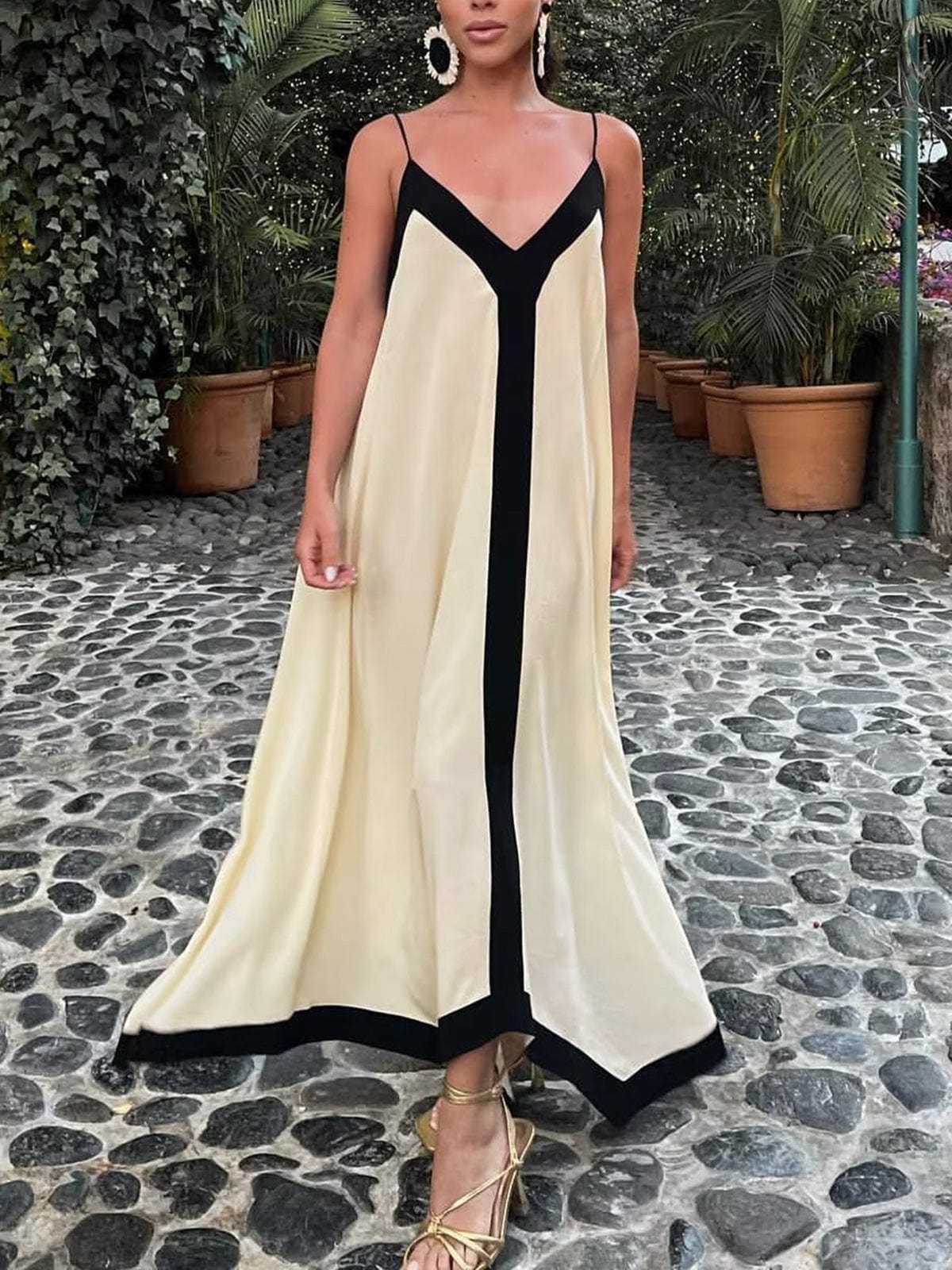 Adeltraud | Abito Maxi con Scollo a V e Dettagli a Contrasto