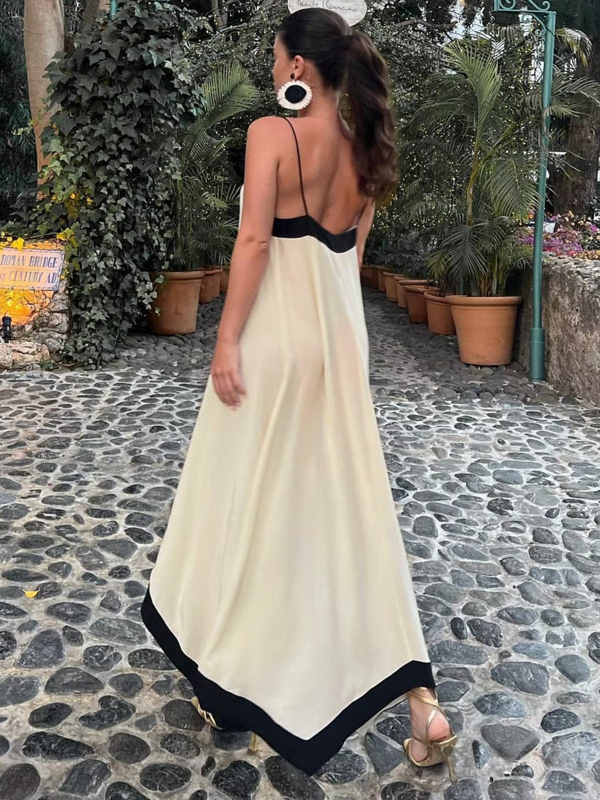Adeltraud | Abito Maxi con Scollo a V e Dettagli a Contrasto