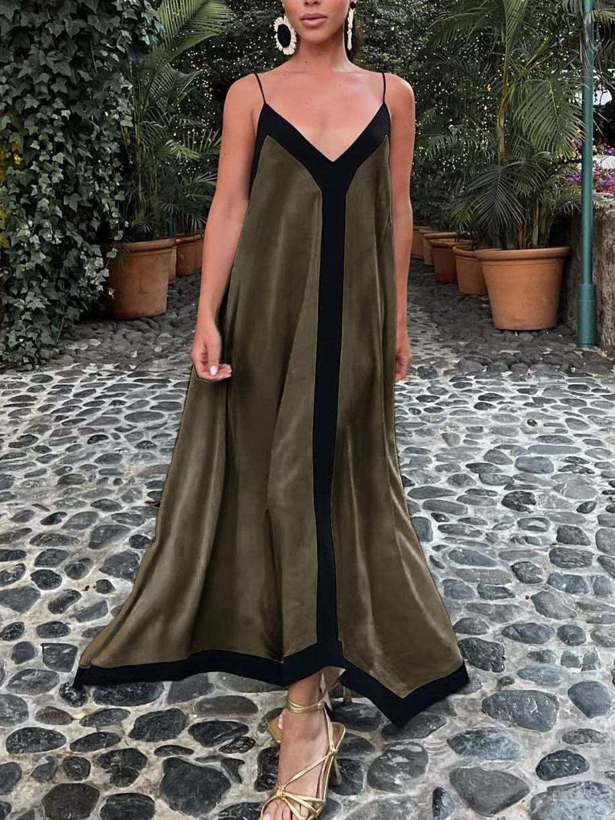 Adeltraud | Abito Maxi con Scollo a V e Dettagli a Contrasto