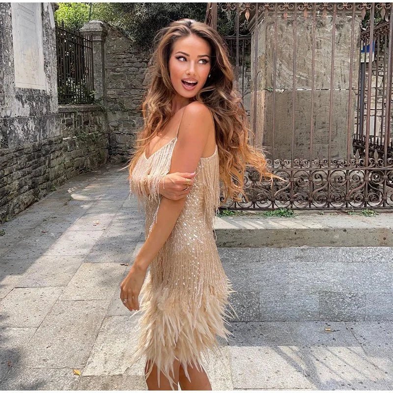 Mini Abito con Piume da Donna Elegante e Vivace