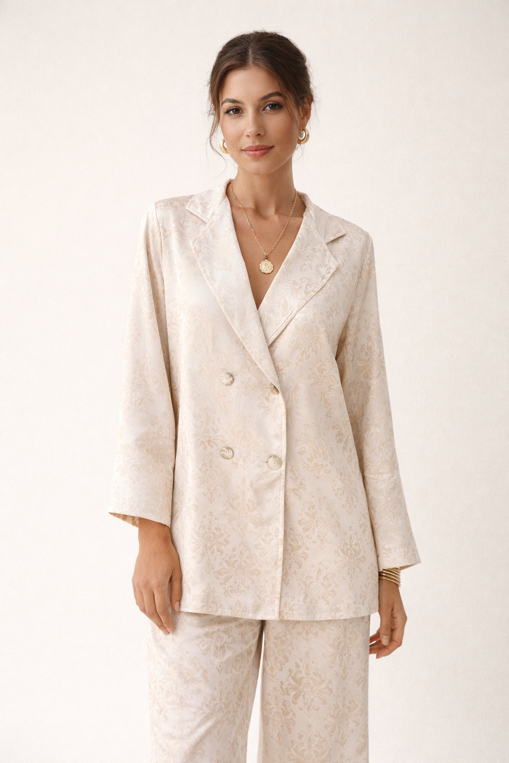 Completo elegante da donna con blazer e pantaloni lunghi a stampa floreale