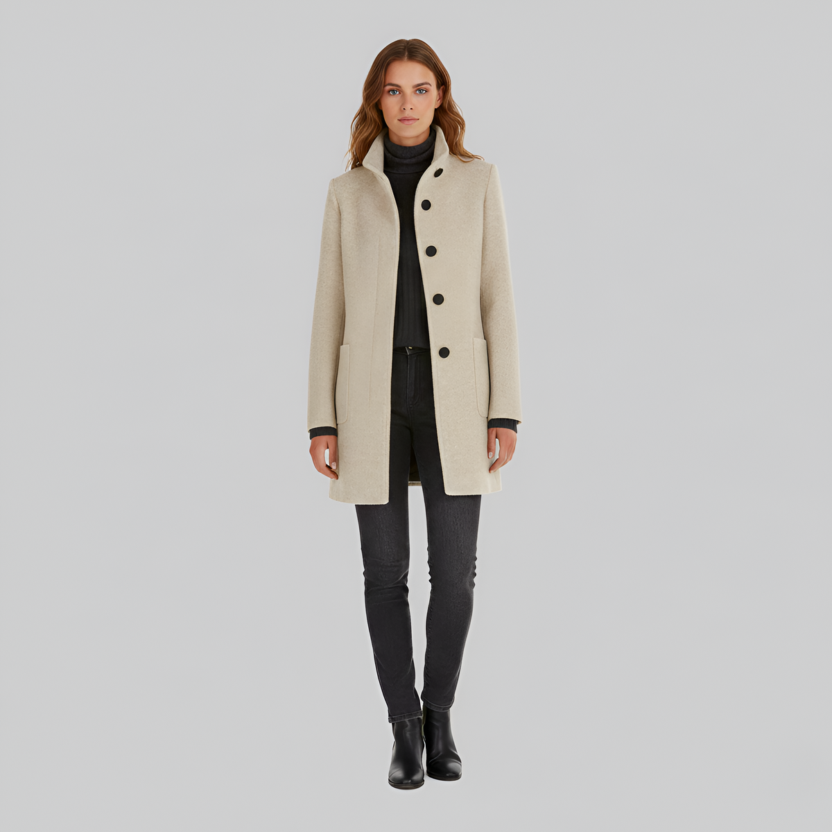 Cappotto femminile elegante dal design essenziale