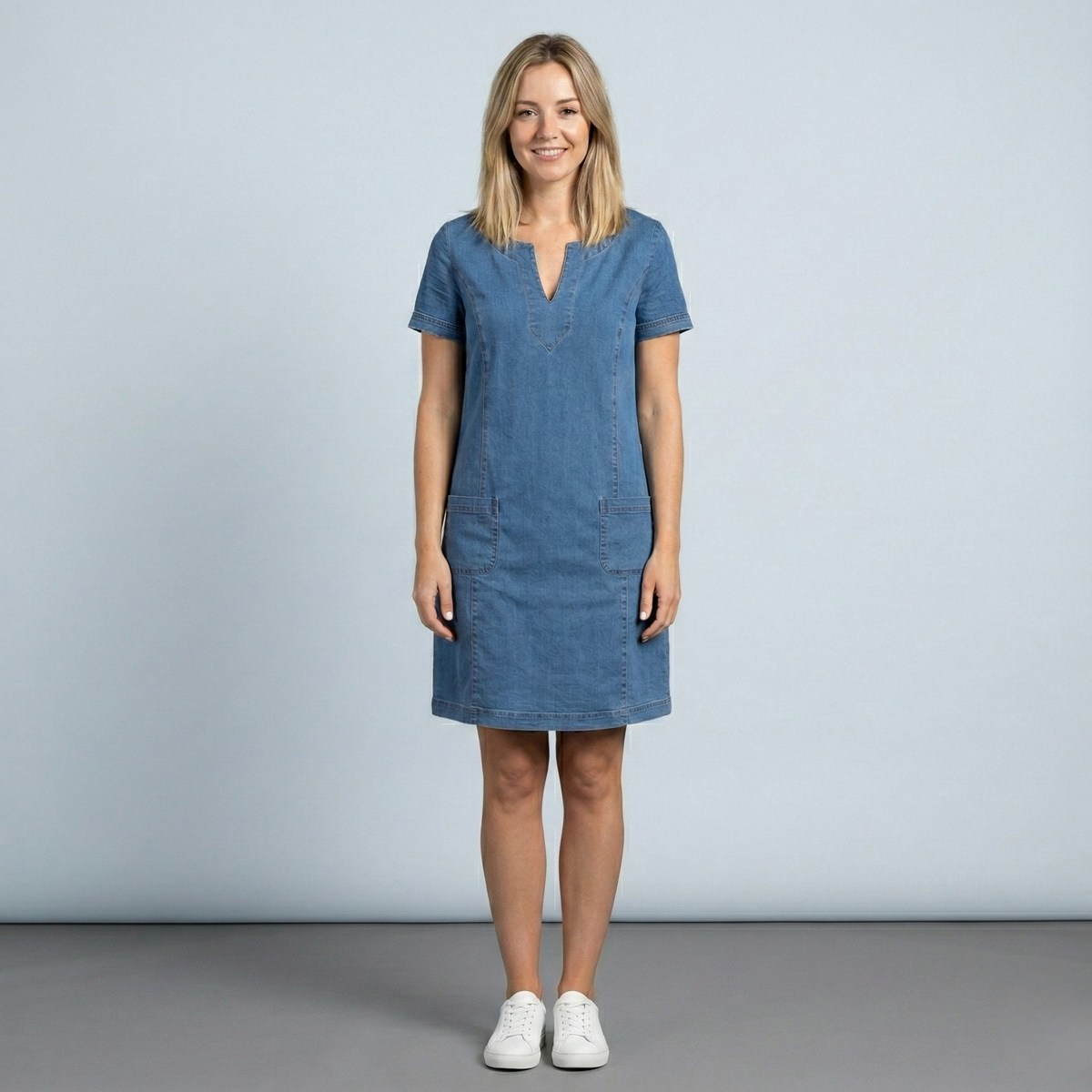 Vestito Donna in Denim Maniche Corte con Tasche e Scollo a V