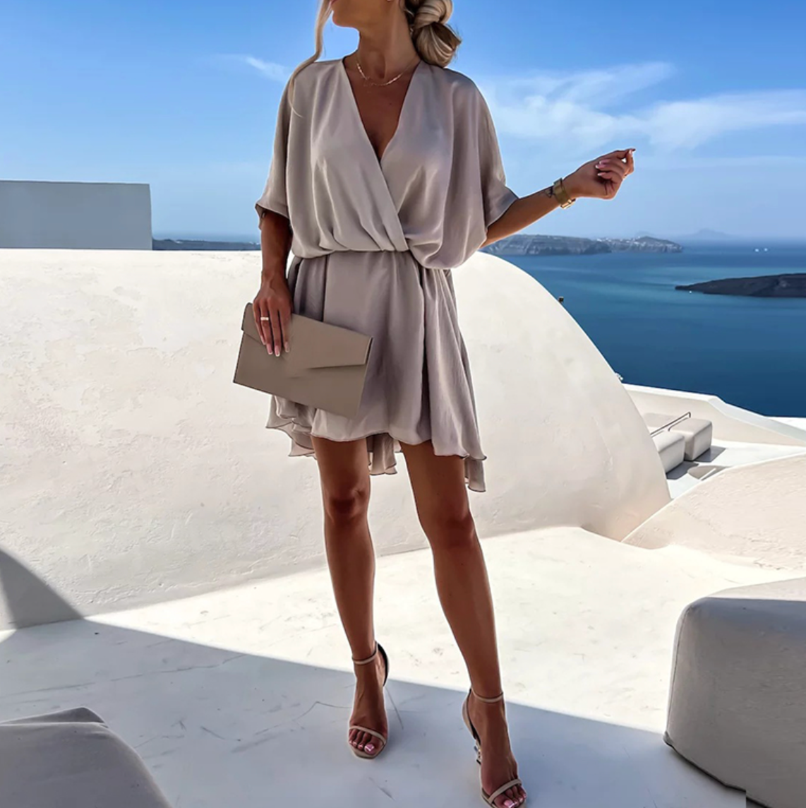 Elegante abito a portafoglio con vestibilità comoda per donna