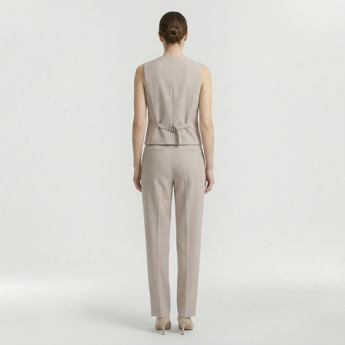 Completo pantalone con gilet senza maniche da donna elegante
