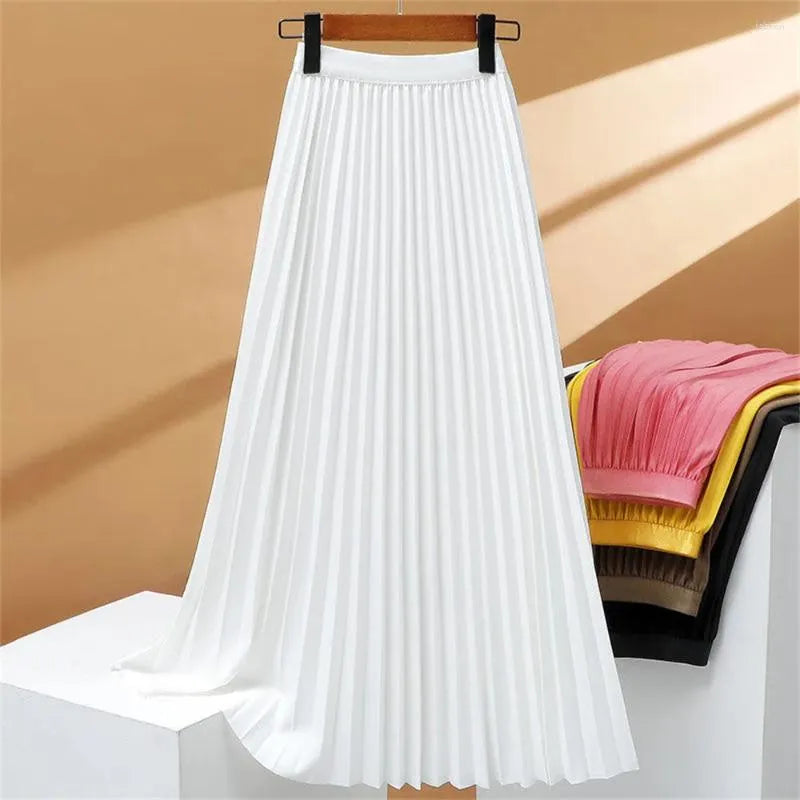 Gonna lunga plissettata elasticizzata a vita alta, elegante e confortevole, perfetta per un look sofisticato e femminile.
