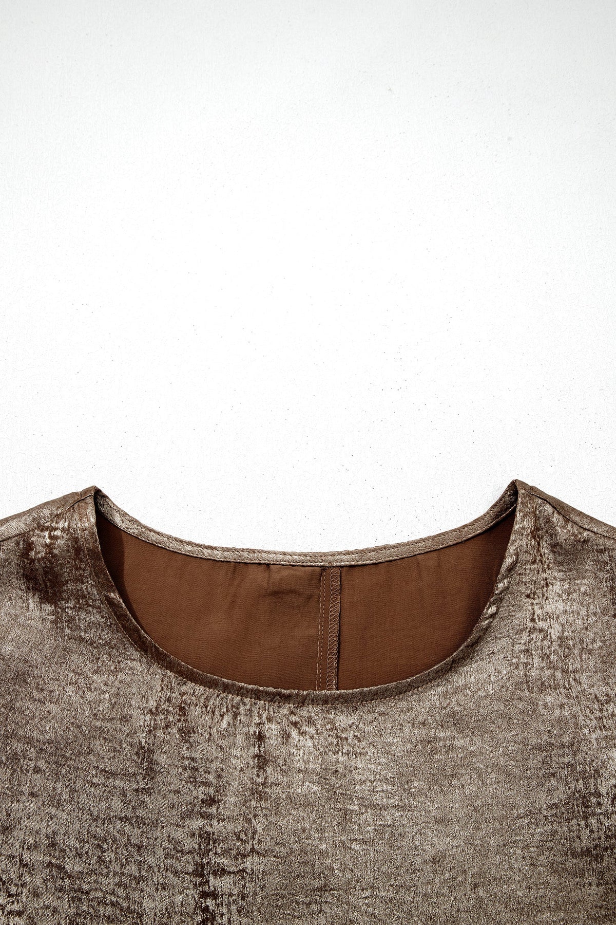 Top Smanicato Metallizzato Oro con Scollo Rotondo e Volant