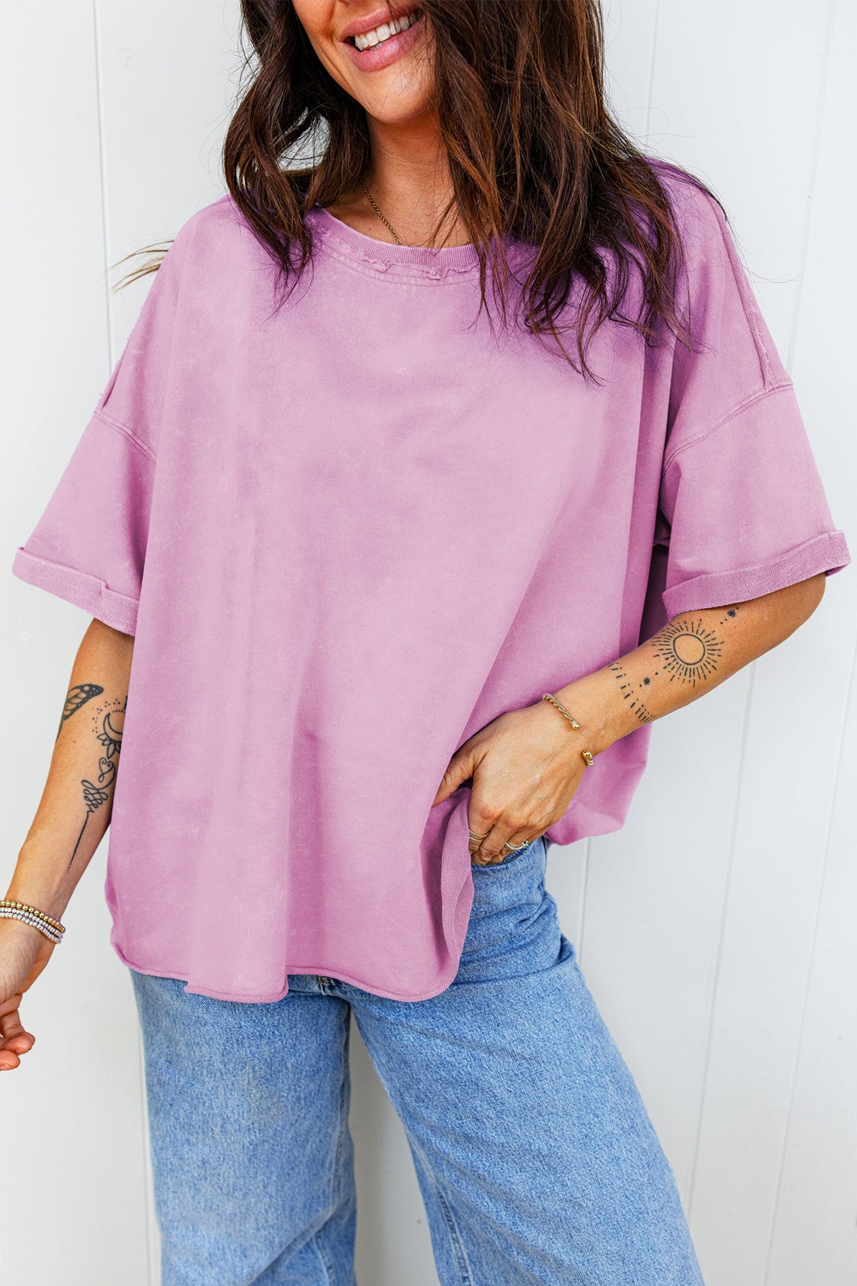 T-shirt ampia con lavaggio minerale e spalla scesa