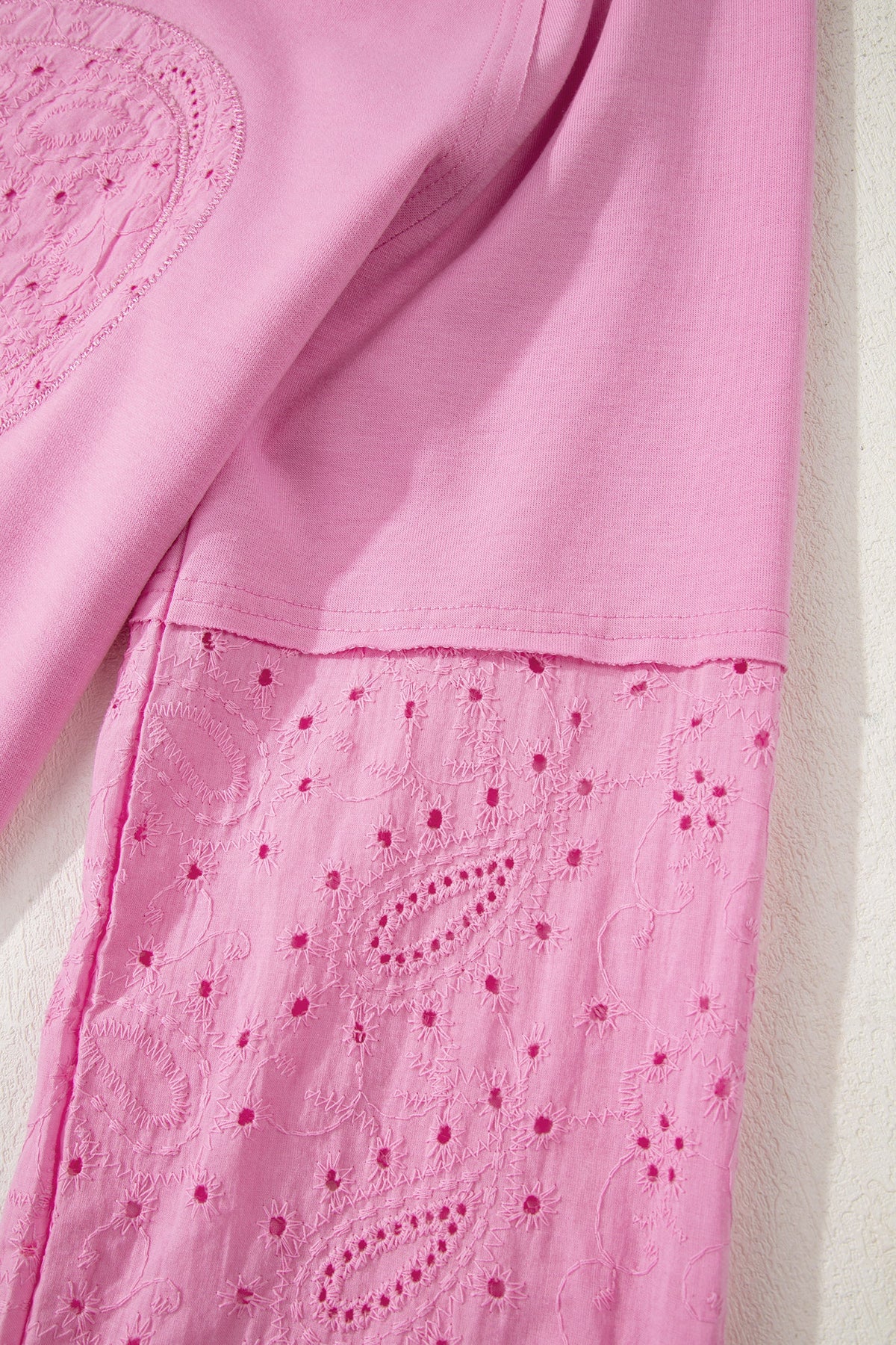Top Patchwork Rosa con Motivo Paisley, Cuori di San Valentino e Ricamo Inglese a Maniche Lunghe