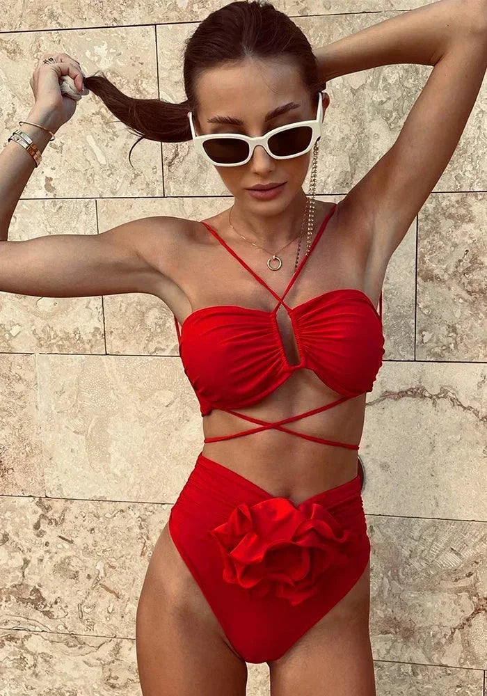 Completo bikini donna con dettagli floreali e lacci