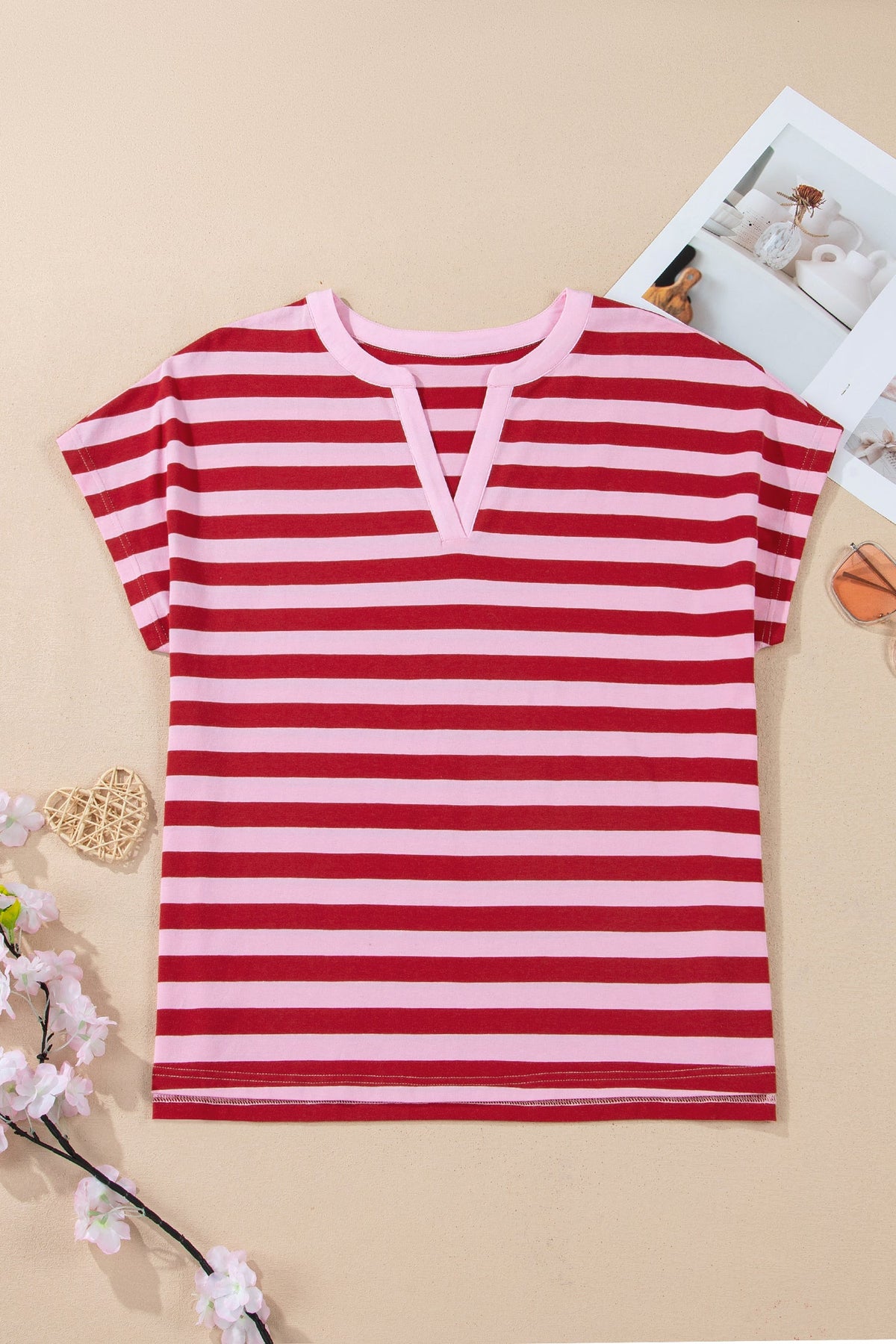 T-shirt Casual a Righe Rosa con Scollo a V